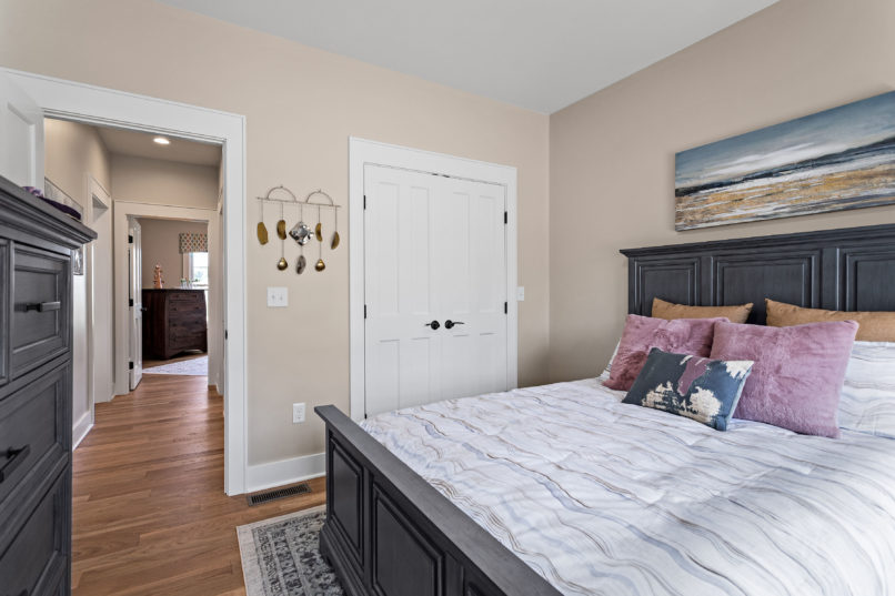 Parade2021Smolen Guest Room